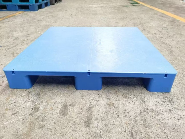 Lightweight PLASTIC PALLET 1000*1000MM CLOSED DECK
